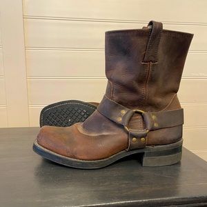Men’s Frye leather Harness boots EUC